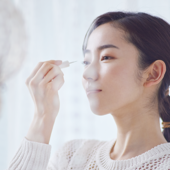 【大人の目元を美しく】なぜ「ローヤルアイム」は選ばれ続けるのか？非接着・皮膜式が叶える物理的アプローチ